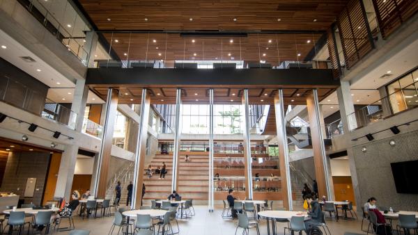Maanjiwe nendamowinan atrium.