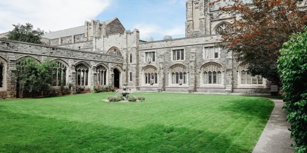 Knox residence courtyard