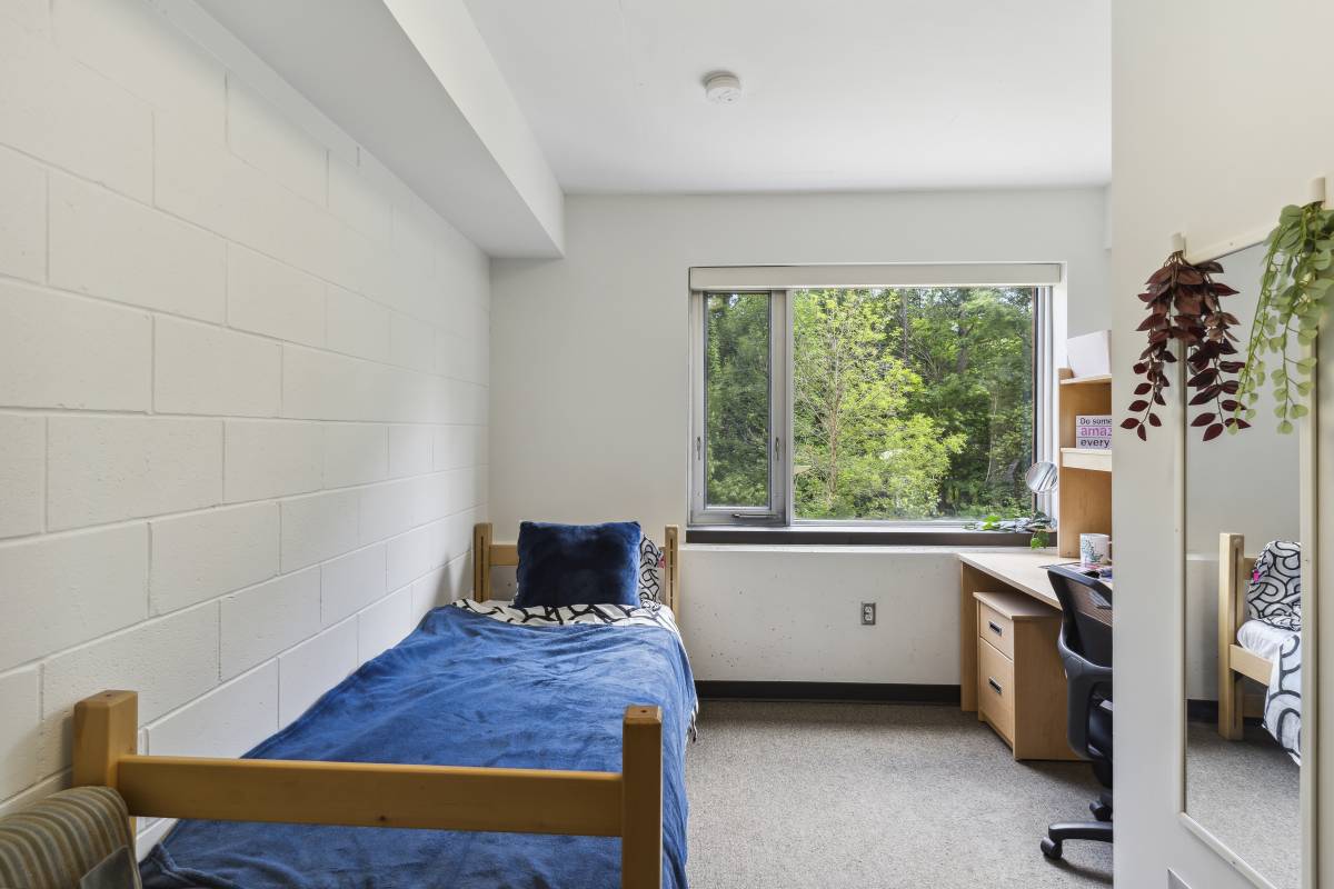 Oscar Peterson Hall bedroom.