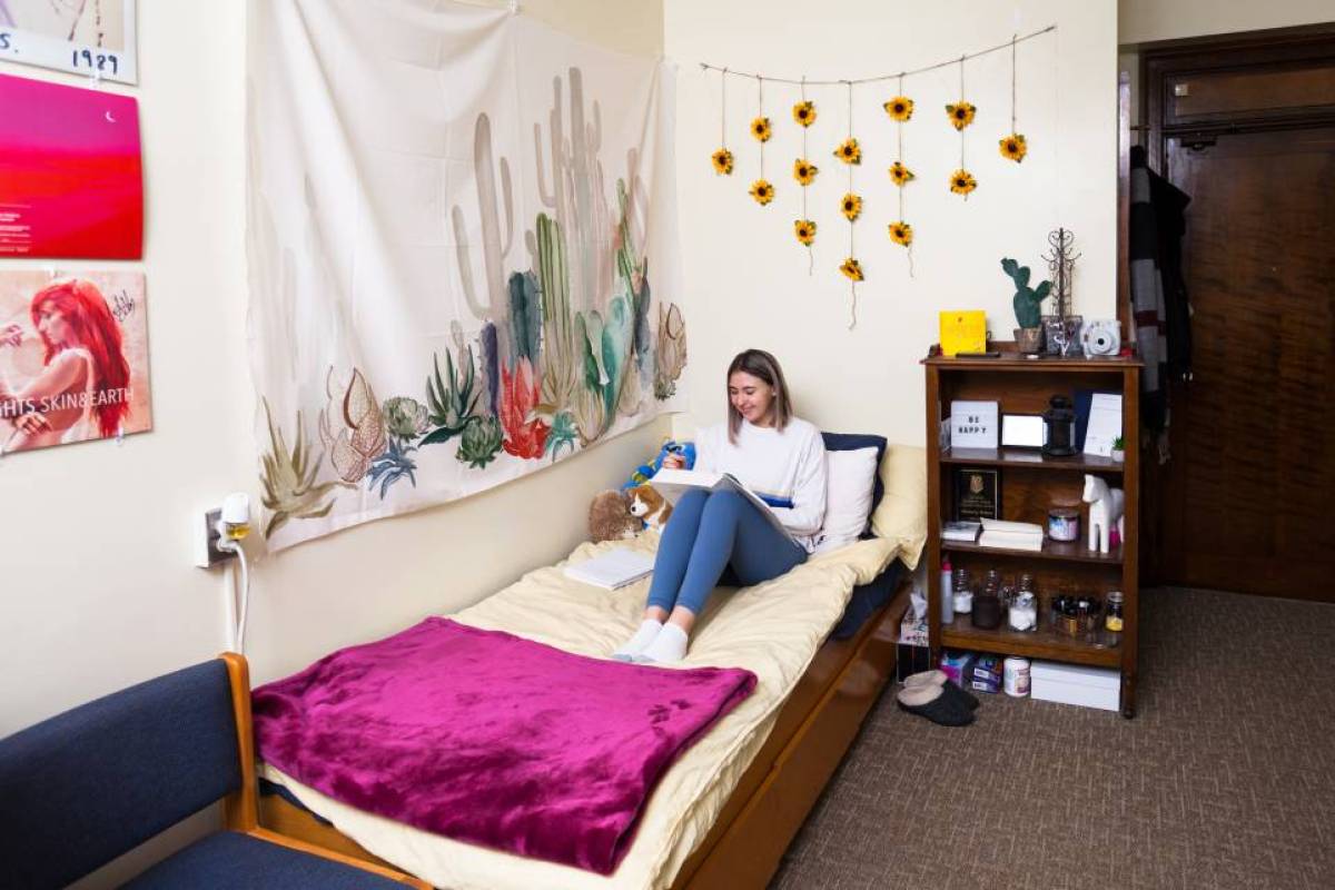 University College - Whitney Hall room
