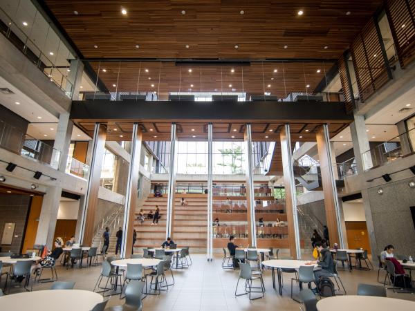 Maanjiwe nendamowinan atrium.